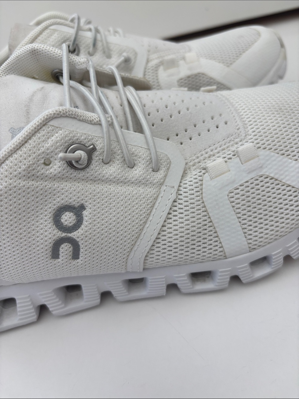 On Clouds White Womens Size 7.5 Athletic Running Walking Comfort Sneakers Shoes - Picture 3 of 13